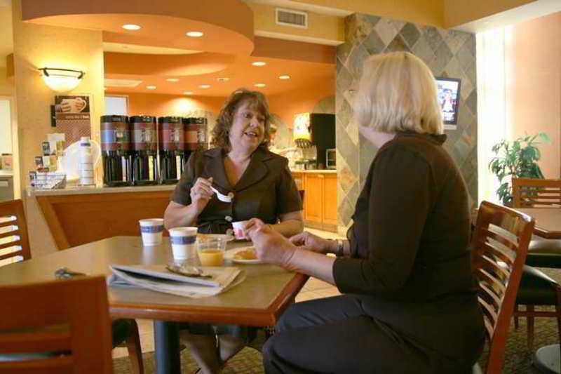 Hampton Inn & Suites Dallas-Mesquite Restoran gambar